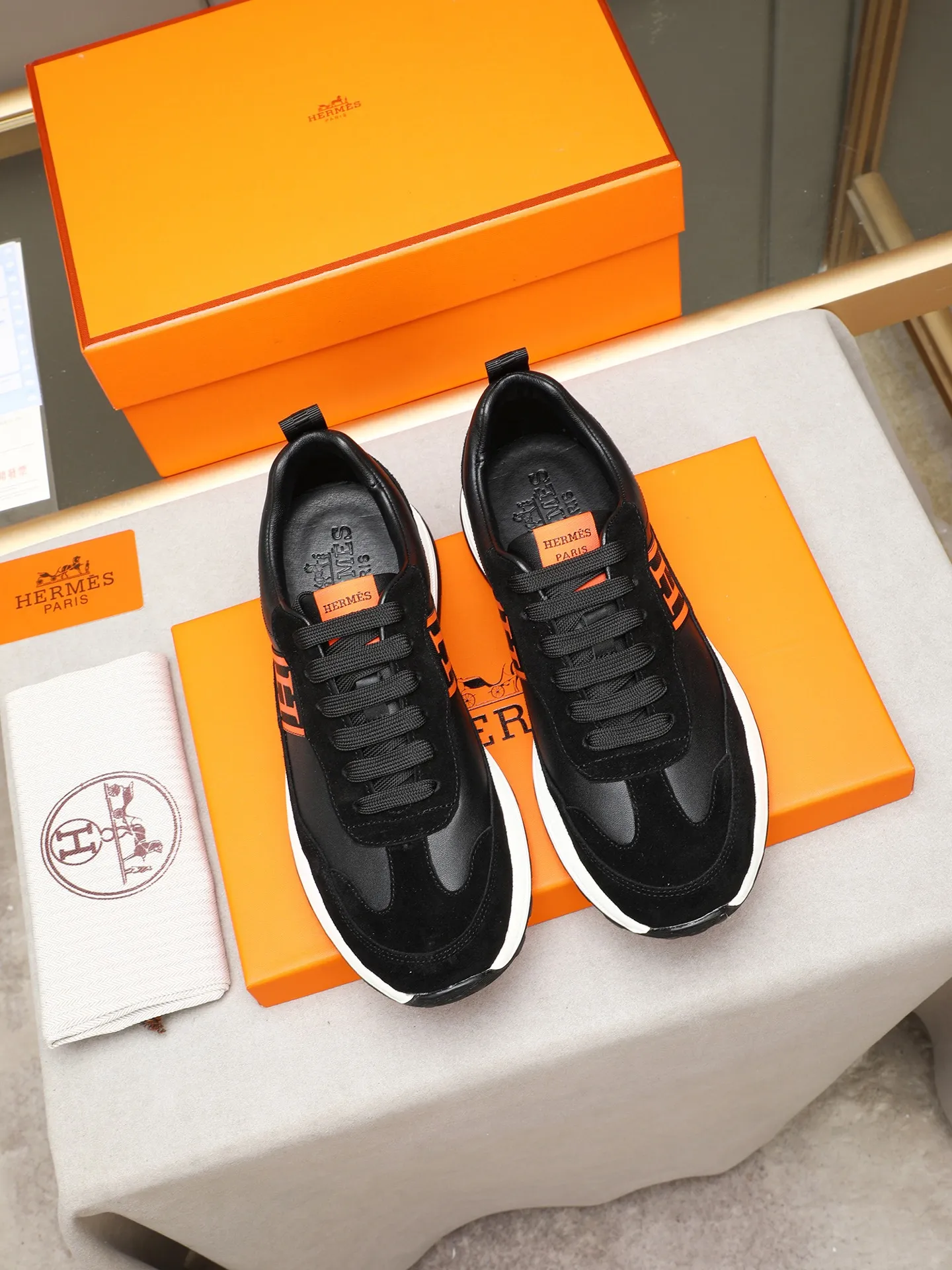 📛📛📛Men's shoes💰P420 (Hermes)🆕Men's color-blocked sneakers, with textured calfskin details. Spliced ​​with original cowhide, this shoe draws inspiration from the equestrian world, integrating technical details and practical functions. Breathable sheep lining, original combination outsole, high-end quality, and every detail is perfectly combined! Size: 38-44 (45 can be customized)